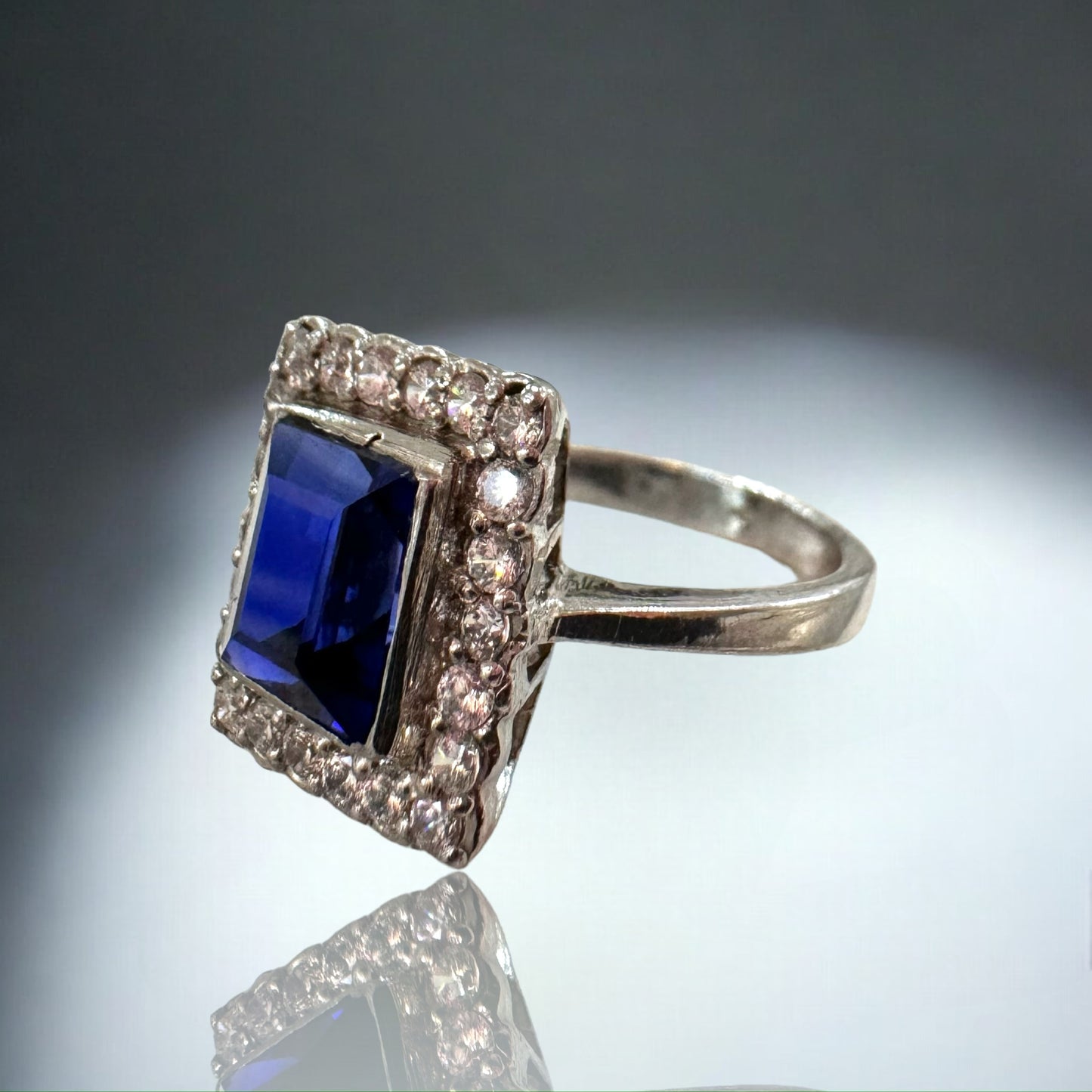 Woman's Ring - Blue Sapphire