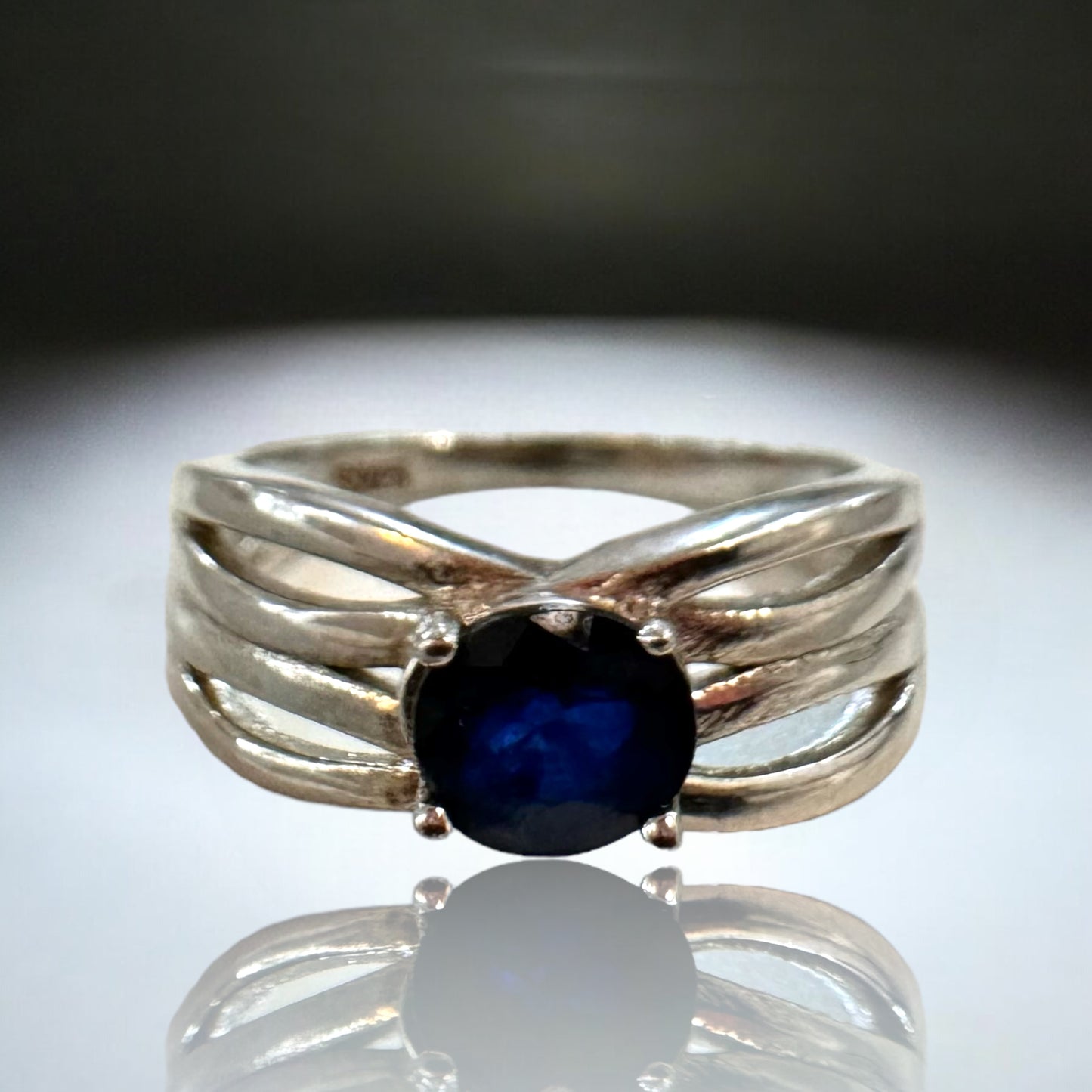 Woman's Ring - Blue Sapphire