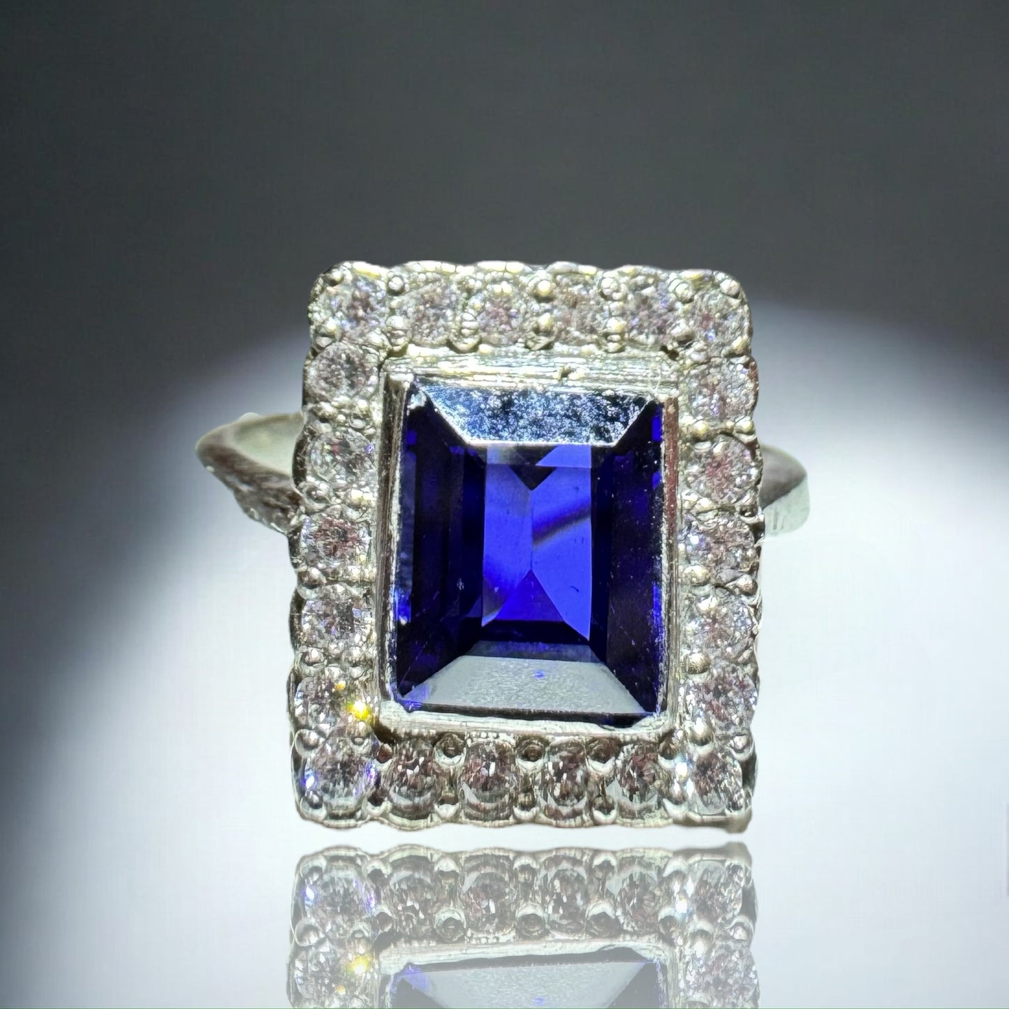 Woman's Ring - Blue Sapphire