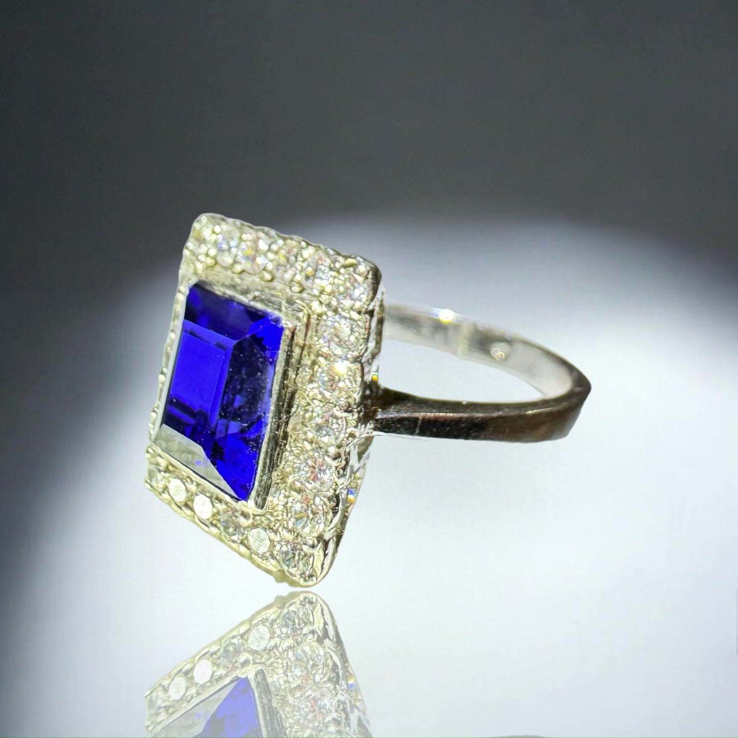 Woman's Ring - Blue Sapphire